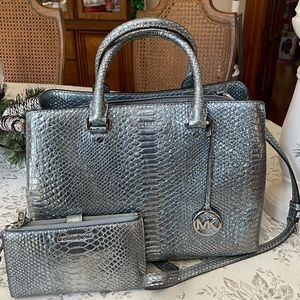 Michael Kors Savannah Large Satchel with Wallet